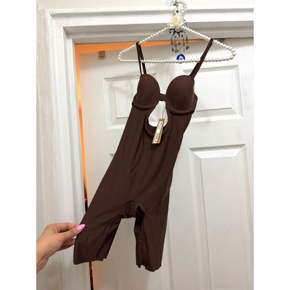 SKIMS Size XXS Deep Plunge Shapewear Mid Thigh Bodysuit Cocoa brown NWT